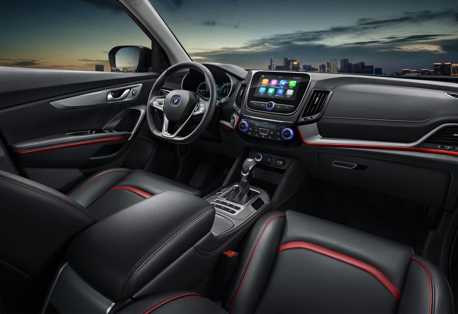 Интерьер ChangAn CS55 2018 года  (фото 2 из 12)